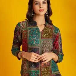 Women Printed Fitted Top-image-14