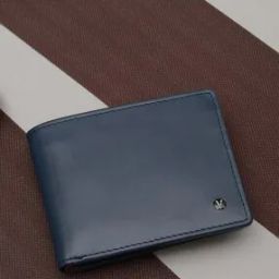 Men Bi-Fold Wallet with Metal Logo-11