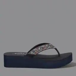 Women Vinyasa Wild Daisies Thong-Strap Flip-Flops-image-40