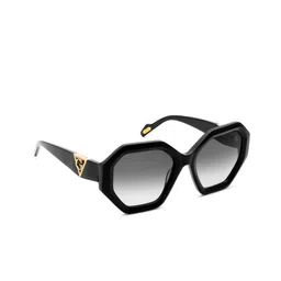 GUESS Women Oversized Sunglasses with UV Protected Lens GUS001865201BSG-35