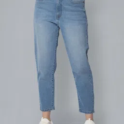 Flying Machine Women Relaxed Fit High-Rise Light Fade Stretchable Cropped Jeans-picture-38