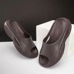 Men Embossed Round-Toe Slides -11