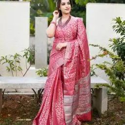 Women Leaf Print Saree with Contrast Border-image-10