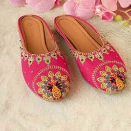 Women Slip-On Flat Sandals-image-64