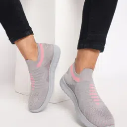 Low-Top Slip-On Shoes-image-52