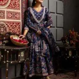 Women Floral Print Flared Kurta Set-image-30