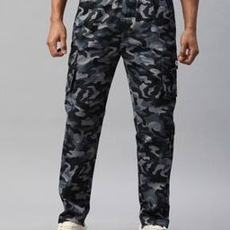 Men Camouflage Print Relaxed Fit Cargo Pants-image-38