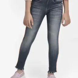Mid-Rise Jeans with Insert Pockets-image-77