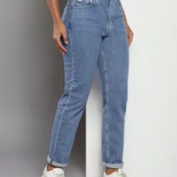 Women Lightly Washed Authentic Slim Straight Jeans-image-54
