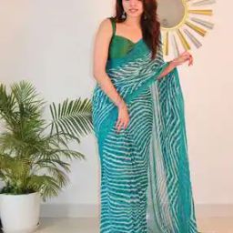 Women Printed Saree with Contrast Border-image-12
