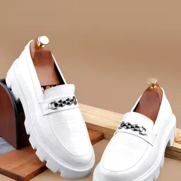 Bxxy Men Textured Heeled Horsebit Loafers-image-65