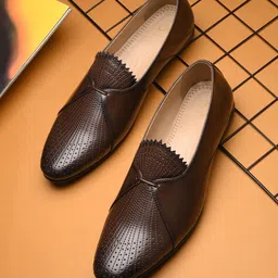 House of Pataudi Men Textured Round Toe Lightweight Loafers-image-53