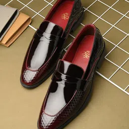 House of Pataudi Men Textured Formal Loafers-picture-16
