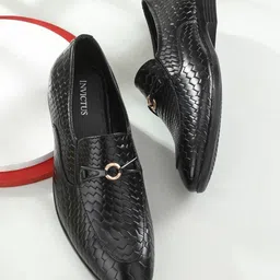 INVICTUS Men Black Textured Leather Formal Loafers-image-55