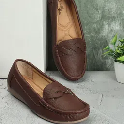 Bella Toes Women Textured Lightweight Penny Loafers-18