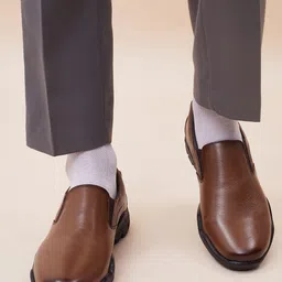 Hitz Men Lightweight Leather Contrast Sole Loafers-image-30