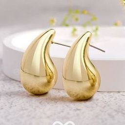 Women The Glistening Drops Studs Earrings-8