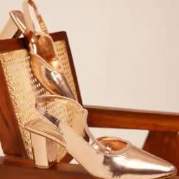 Women Pointed-Toe Chunky Heeled Sandals -image-19