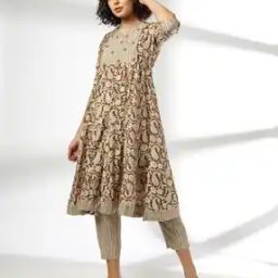 Women Paisley Print Flared Kurta & Pants Set-image-41
