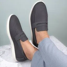 Men Textured Slip-On Loafers with Round Toes-image-3