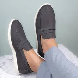 Men Textured Slip-On Loafers with Round Toes-image-2