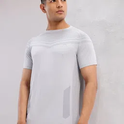 HRX By Hrithik Roshan Geometric Printed Raglan Sleeves Seamless Rapid-Dry T-shirt-image-15