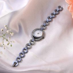 haute sauce Analogue Watch with Deployant image 1