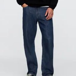 Men Lightly Washed Relaxed Jeans-image-47