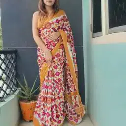 Women Printed Saree with Contrast Border-image-25