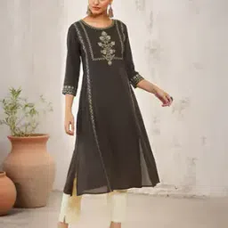 Embroidered Round-Neck Straight Kurta-image-21