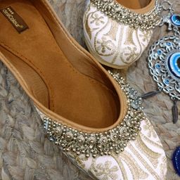 DESI COLOUR Women Embellished Woven Design Ethnic Mojaris-15