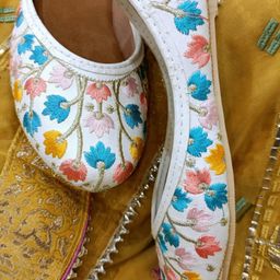 DESI COLOUR Women Embroidered Woven Design Ethnic Mojaris-34