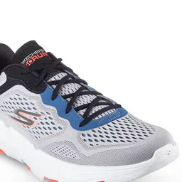 Skechers Men GO RUN 7 Running Shoes image 5