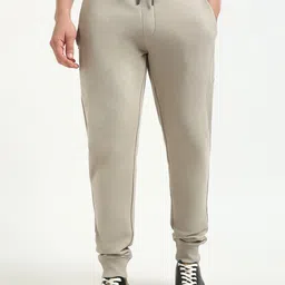 Calvin Klein Jeans Men Embroidery Mid Rise Joggers-picture-40