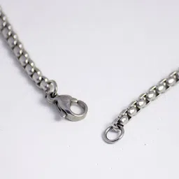 SALTY Men Minimal Chain image 4