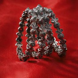 the pari Set of 4 Oxidised Slip-On Broad Bangles image 1