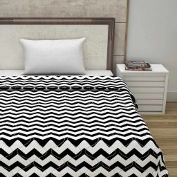 divine casa Ultra Soft Microfiber Polyester 120 GSM Chevron Print Single Comforter image 3