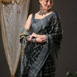 ri-wah Checked Saree with Contrast Border image 4