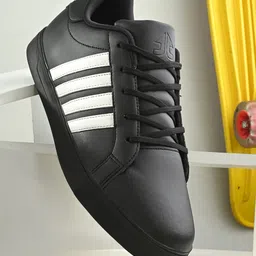 OFF LIMITS Men Striped Lightweight Basics Sneakers-image-49