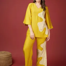 Bannos Swagger Mustard Yellow & White Printed V-Neck Aplique Detailing Night Suit-image-11