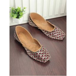 Iconics Womens Pink Color Embellished Ethnic Embellished Juttis-picture-43