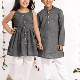 VASTRAMAY Girls Black Pure Cotton Kurta And Straight Pant Set-image-17