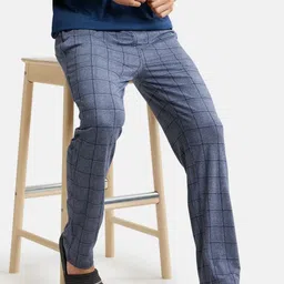Jockey Men Grey & Navy Blue Regular Fit Checked Lounge Pants-image-3