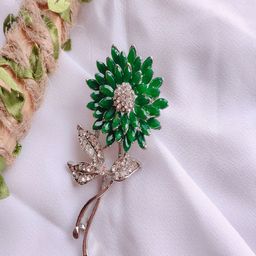 Mahi Alloy Sunflower-Charm Brooch-image-67