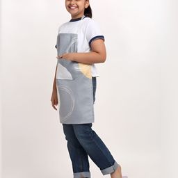 Arrabi Kids Grey & White Printed Apron With 2 Patch Pockets image 5