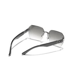 Carlton London Unisex Grey Lens & Brown Oversized Sunglasses with UV Protected Lens image 3