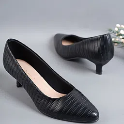 DressBerry Black Textured Velvet Kitten Pumps-58
