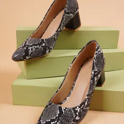 Rubeezz Black Printed Block Pumps-image-2