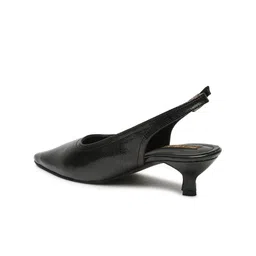 Flat n Heels Textured Pointed Toe Kitten Heels With Buckles image 4