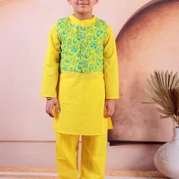 JUNITOS Boys Mandarin Collar Pure Cotton Straight Kurta With Trousers & Jacket-image-5